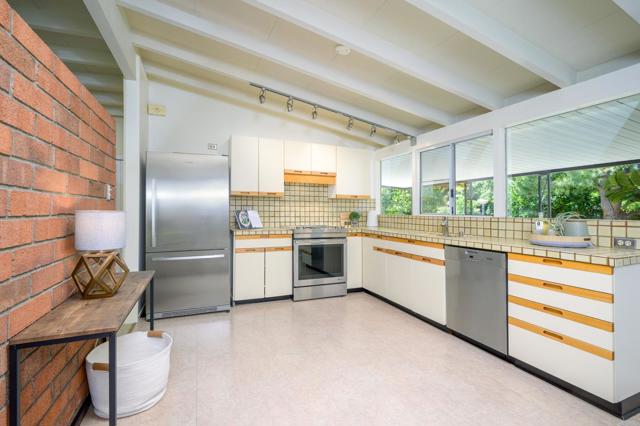 3129 Stelling Drive, Palo Alto CA: https://media.crmls.org/mediaz/e6a9db5e-77bb-4085-a401-bcfa6d442a27.jpg
