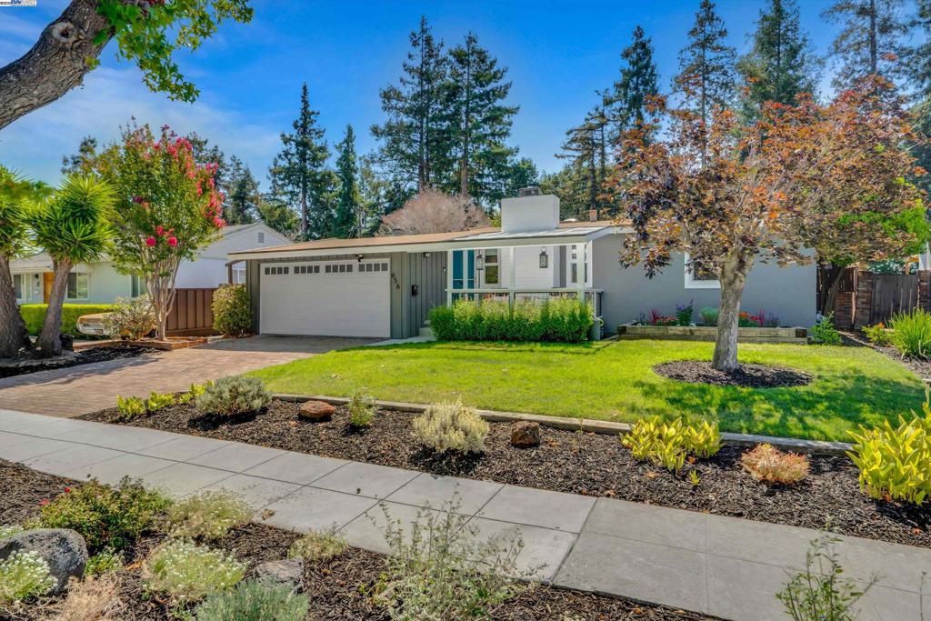 956 Tamarack Ave