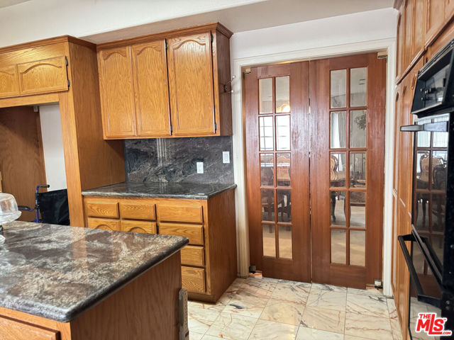 1137 Eagle Vista Drive, Los Angeles CA: https://media.crmls.org/mediaz/e6aaf606-6a49-4fe8-8d36-67c77abc569d.jpg