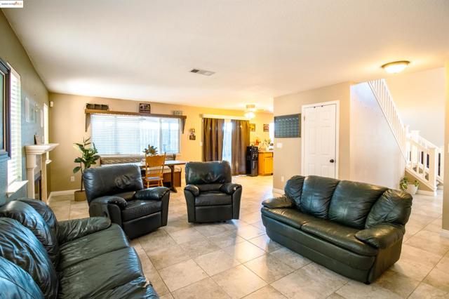 3985 S Coral Ct, Discovery Bay CA: https://media.crmls.org/mediaz/e6abeb20-6a01-404d-85fe-44d5887648ac.jpg