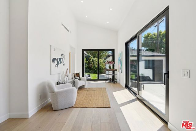 4254 Motor Avenue, Culver City CA: https://media.crmls.org/mediaz/e6ac9eaf-259b-4be4-a94d-d387e361a897.jpg