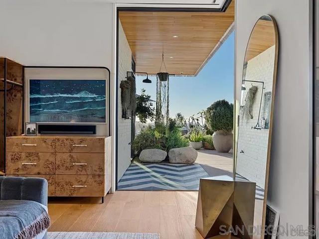 2585 Calle Del Oro, La Jolla CA: https://media.crmls.org/mediaz/e6ad3543-f91d-4558-9432-a09400c27378.jpg