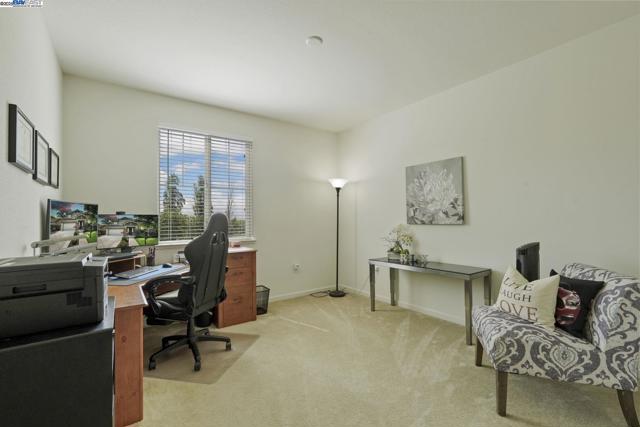 247 N Menlo Park Ct, Mountain House CA: https://media.crmls.org/mediaz/e6ad7b6f-966c-4243-a7d9-7dacb4480c98.jpg