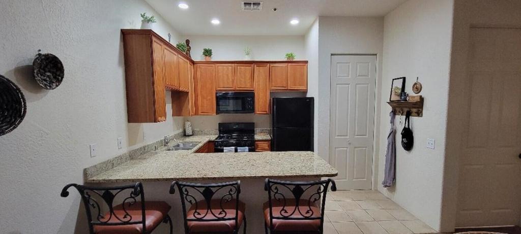 50680 Santa Rosa Plaza #4