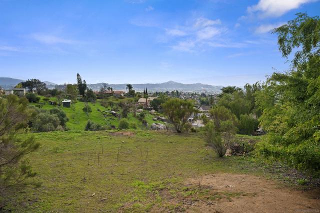 8016 Sterling Dr, El Cajon CA: https://media.crmls.org/mediaz/e6ae1d41-d358-440b-b46f-6477132f4b8a.jpg