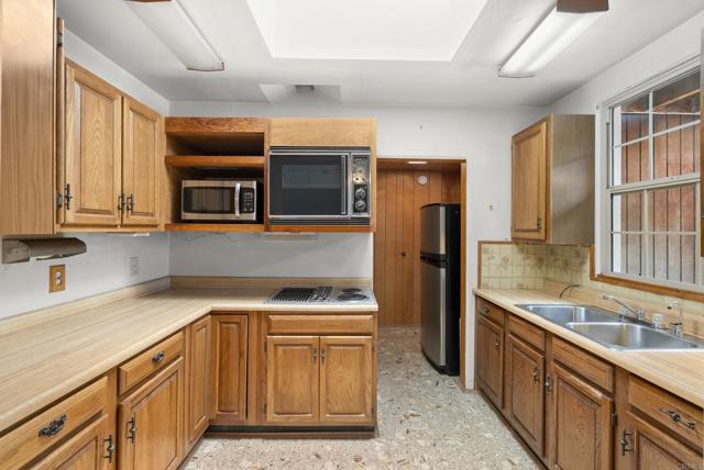 1120 Devonshire Drive, Ocean Beach (San Diego) CA: https://media.crmls.org/mediaz/e6ae5cfd-4448-4ef9-a222-14686344a2d6.jpg