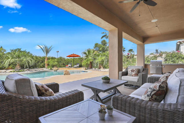 74102 Via Venezia, Palm Desert CA: https://media.crmls.org/mediaz/e6ae6a37-8dcf-43bf-ae49-784004fad7b9.jpg