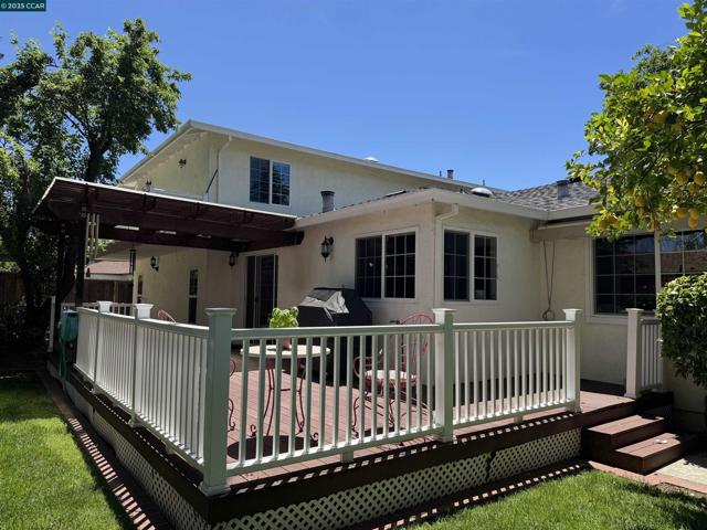 898 Luxury Dr, Concord CA: https://media.crmls.org/mediaz/e6ae9678-8537-4af2-accf-f940d7adcccd.jpg