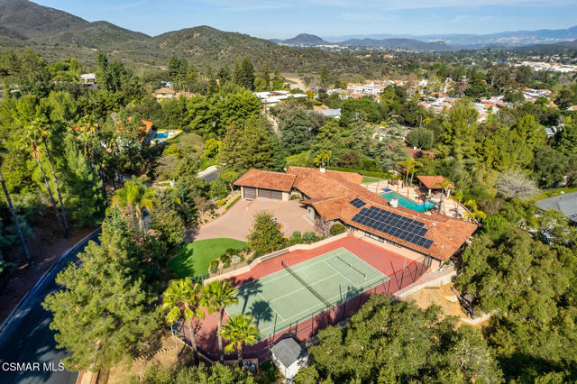 11 Inverness Road, Thousand Oaks CA: https://media.crmls.org/mediaz/e6aebe9c-622d-47ea-ba5b-fb0e0f925333.jpg