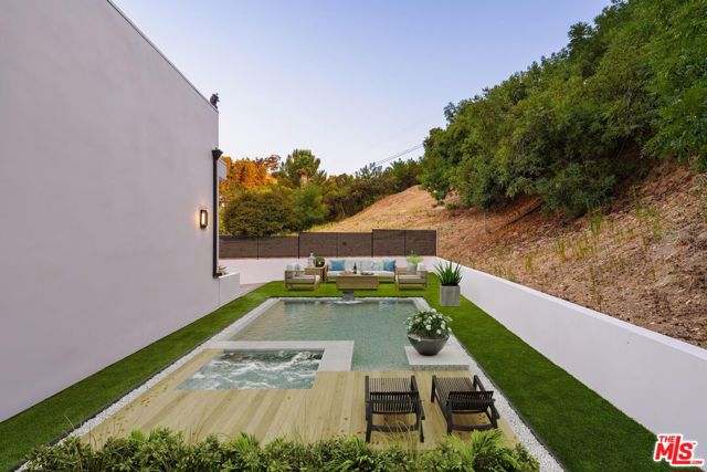 4637 Dunas Lane, Tarzana CA: https://media.crmls.org/mediaz/e6af003b-499a-445e-aa81-90422e0a05dc.jpg