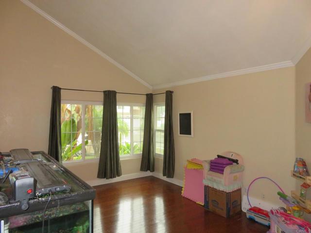 Detail Gallery Image 3 of 31 For 1913 Clearbrook Dr, Chula Vista,  CA 91913 - 4 Beds | 2/1 Baths