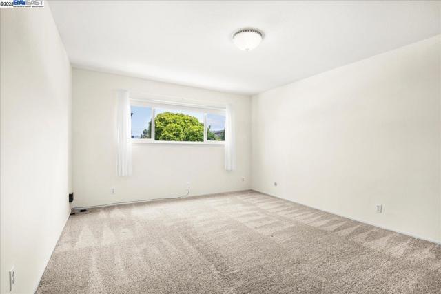 2133 Santa Clara Ave, Alameda CA: https://media.crmls.org/mediaz/e6b122e6-1a14-4b39-a6dc-8dbd6b25d279.jpg
