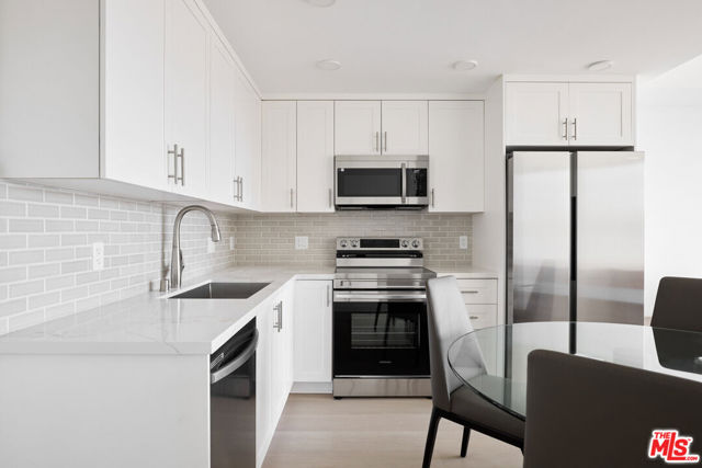3977 Beverly Boulevard, Los Angeles CA: https://media.crmls.org/mediaz/e6b172cb-0081-4650-9b9e-7192dca451da.jpg