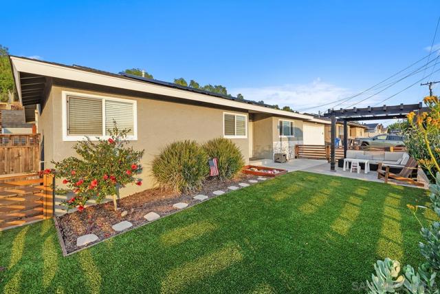 10231 Settle Rd, Santee CA: https://media.crmls.org/mediaz/e6b1caa4-e87f-4882-8b0e-c414aa5d68b6.jpg