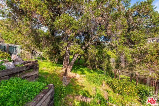 19511 Sunken Trail, Topanga CA: https://media.crmls.org/mediaz/e6b2089b-6d1f-4cd3-a674-4af87b36311a.jpg