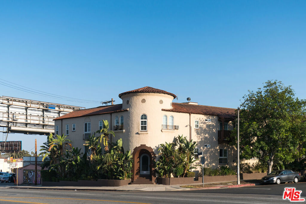 5320 W Olympic Boulevard #8