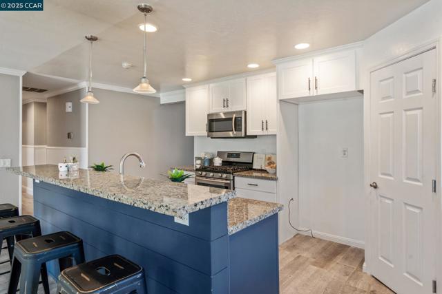 4672 N Larwin Ave, Concord CA: https://media.crmls.org/mediaz/e6b2b101-1615-4fa0-b2bc-a81b28a6a178.jpg