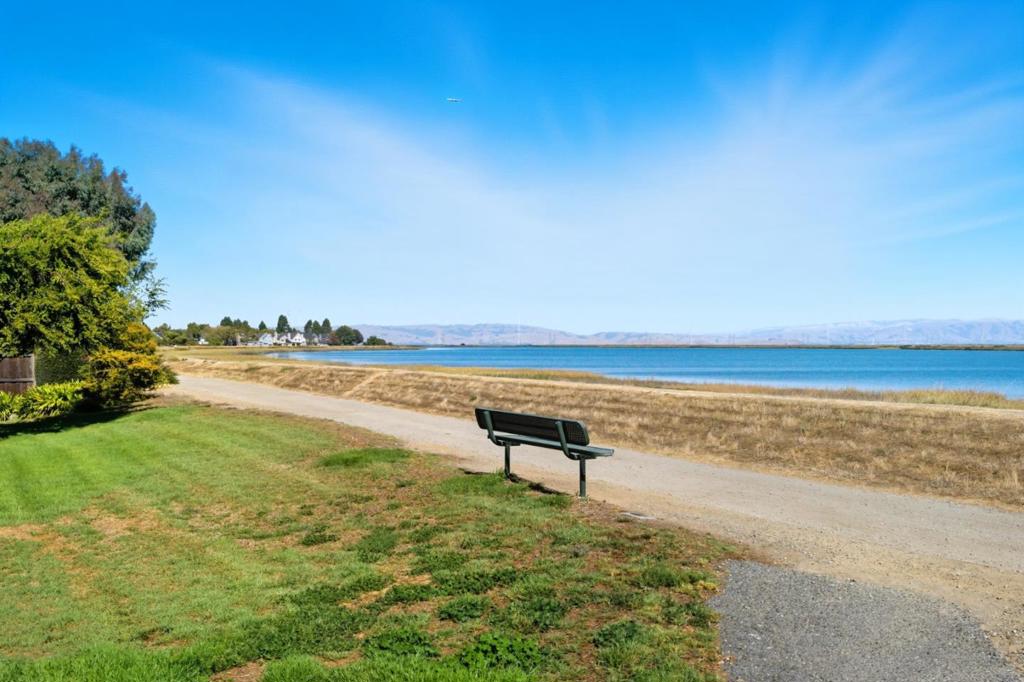 https://media.crmls.org/mediaz/e6b2c8d4-1489-496b-93e3-8c09491f5dcb.jpg?preset=X-Large