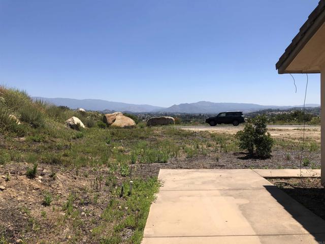 12465 Hillpoint Court, Valley Center CA: https://media.crmls.org/mediaz/e6b38981-0021-40f0-9950-c15e4bb305d5.jpg