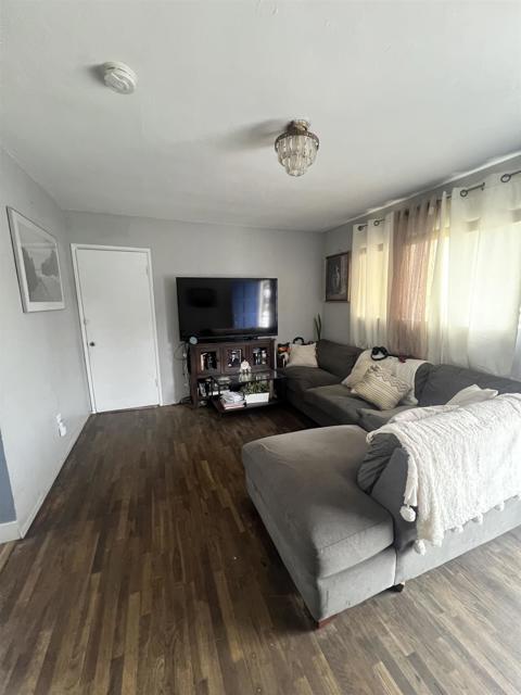 539 45 S 36th Street, San Diego CA: https://media.crmls.org/mediaz/e6b3d8ae-f935-41de-97b6-7cdc45293a82.jpg