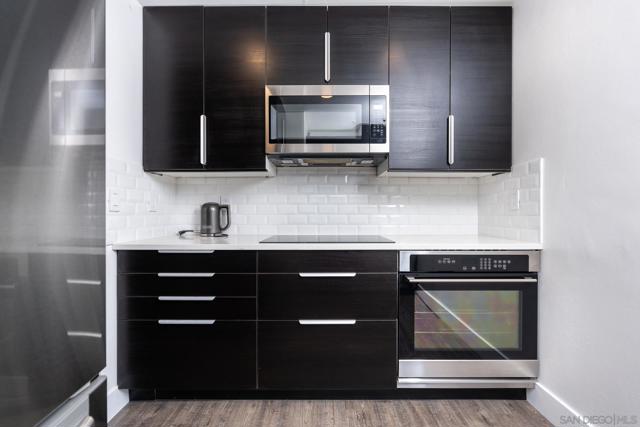 3550 Lebon Dr, San Diego CA: https://media.crmls.org/mediaz/e6b3ff84-1324-4d9f-af2a-d04c854055b3.jpg