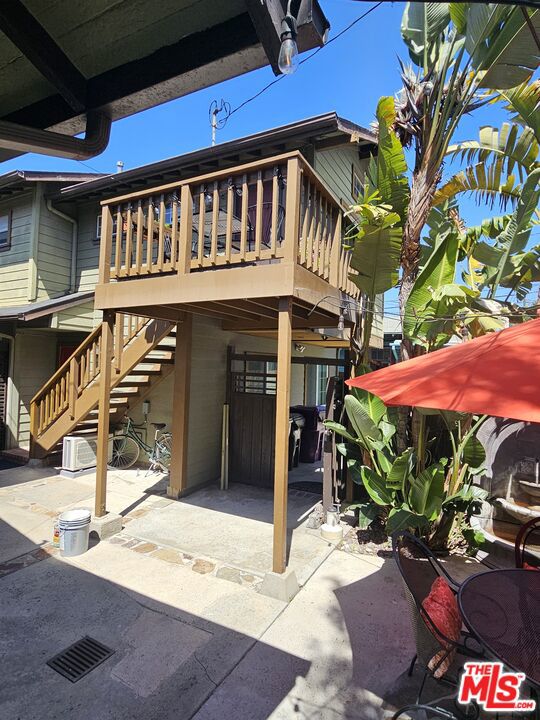 602 Obispo Avenue, Long Beach CA: https://media.crmls.org/mediaz/e6b412a0-c0b4-451e-ba9d-f4b138f6a743.jpg