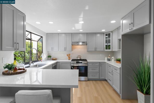 4360 Peregrine Way, Fremont CA: https://media.crmls.org/mediaz/e6b43deb-ff35-4bd7-8830-b2814461747f.jpg