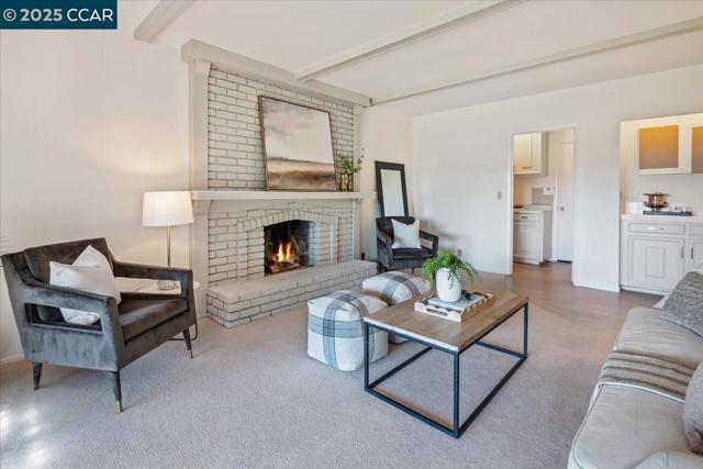 681 Rock Oak Rd, Walnut Creek CA: https://media.crmls.org/mediaz/e6b4abbf-1478-4a35-a95a-d1b8d10cca42.jpg