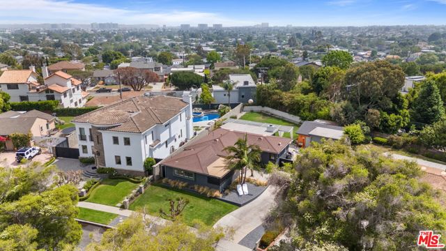 3229 Rosewood Avenue, Los Angeles CA: https://media.crmls.org/mediaz/e6b4c7ca-9a92-41e2-a71a-bcea03a0461f.jpg