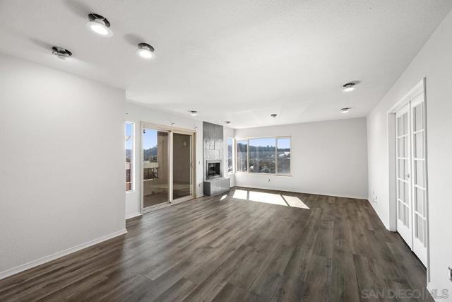 10400 caminito Cuervo, San Diego CA: https://media.crmls.org/mediaz/e6b4dfbe-2564-47e7-9796-035fbb19ca39.jpg