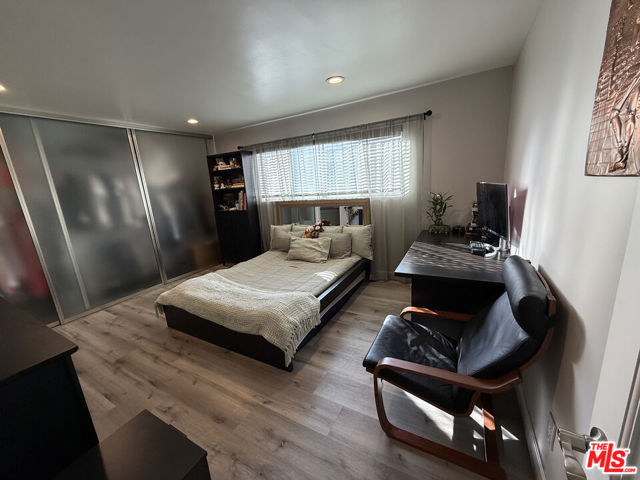 843 4th Street, Santa Monica CA: https://media.crmls.org/mediaz/e6b52960-6cb3-49b5-9150-d4b836847701.jpg