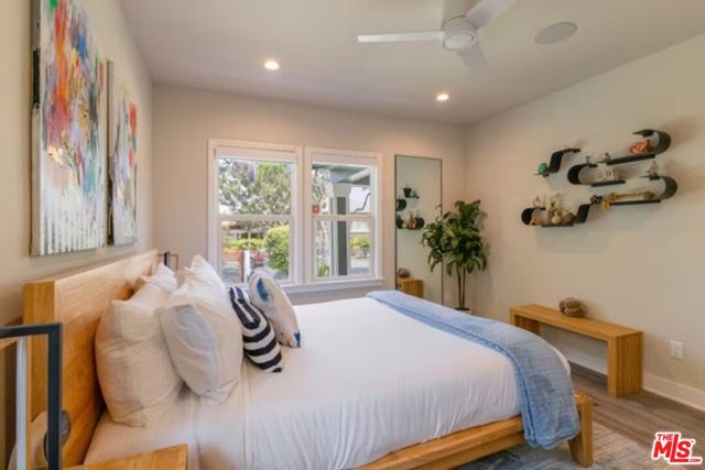 725 N Harvard Boulevard, Los Angeles CA: https://media.crmls.org/mediaz/e6b55b8f-879d-4f9b-b644-ea1644c21cf3.jpg