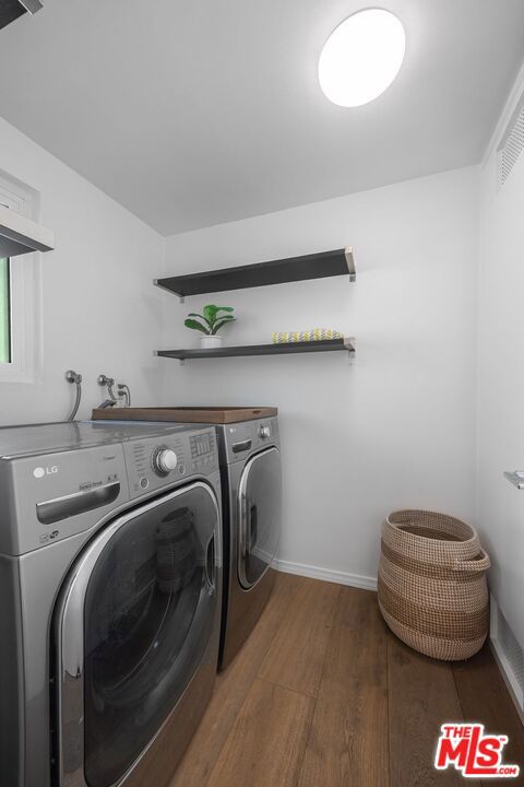 13065 Mindanao Way, Marina del Rey CA: https://media.crmls.org/mediaz/e6b5fd3a-3da5-48c9-8718-72234d0ffd2a.jpg