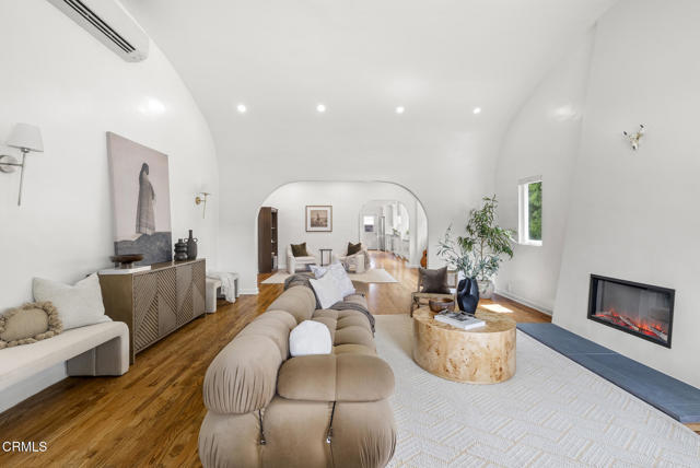 4160 Madison Avenue, Culver City CA: https://media.crmls.org/mediaz/e6b607d8-7ac8-4047-a8b9-8e72c8f2ec2a.jpg