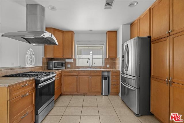 6443 Matilija Avenue, Van Nuys CA: https://media.crmls.org/mediaz/e6b64cf3-2173-46fa-b376-bf27786d728b.jpg
