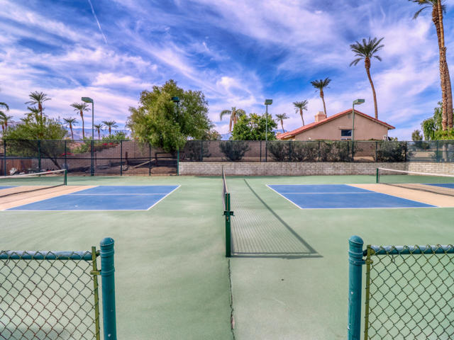 171 Winterhaven Circle, Palm Desert CA: https://media.crmls.org/mediaz/e6b85a8d-1e0f-4ecd-a723-74883e428cd7.jpg