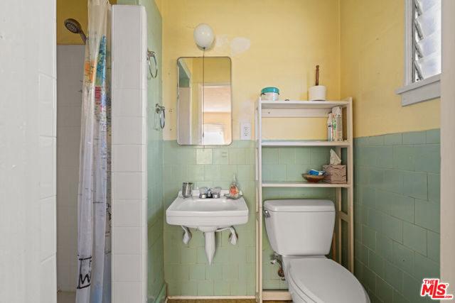 10582 Cheviot Drive, Los Angeles CA: https://media.crmls.org/mediaz/e6b88787-4d2e-430b-b595-b5e2205ae1ba.jpg