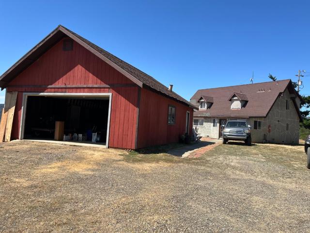 28750 Loma Chiquita Road, Los Gatos CA: https://media.crmls.org/mediaz/e6b8b15f-fadd-488e-ba41-878999cb7f35.jpg