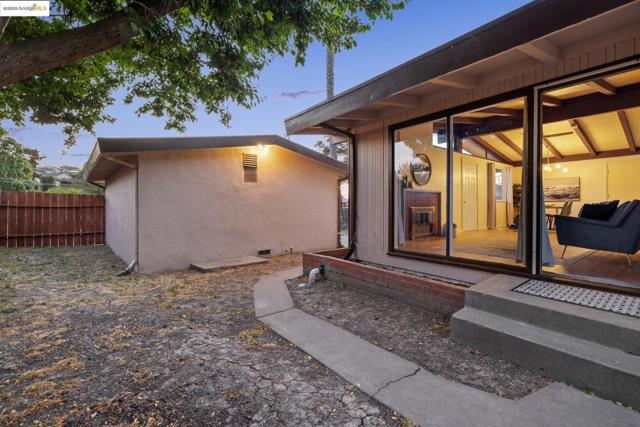 2590 Kavanagh Rd, San Pablo CA: https://media.crmls.org/mediaz/e6b8cd05-7549-4992-8a8a-ef7c6bad7457.jpg