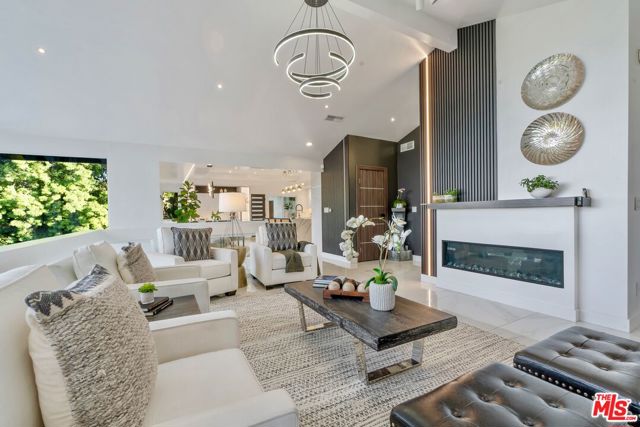 4854 Brewster Drive, Tarzana CA: https://media.crmls.org/mediaz/e6b9ed1a-71e0-43ad-8edf-b814eaf141a0.jpg