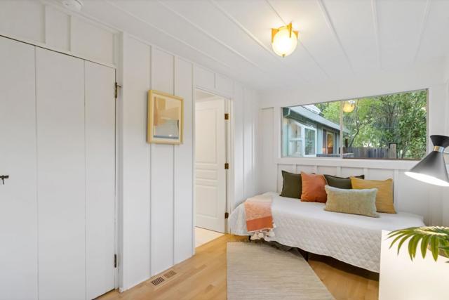 1019 Los Trancos Road, Portola Valley CA: https://media.crmls.org/mediaz/e6ba4da3-b33e-4ec2-b7d2-26bf18454354.jpg