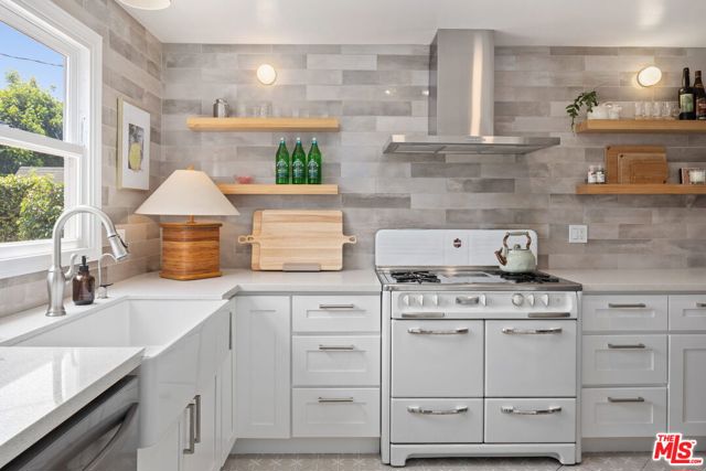 4654 Denny Avenue, Toluca Lake CA: https://media.crmls.org/mediaz/e6ba8b13-98bb-45cd-a779-bfcd5635a225.jpg