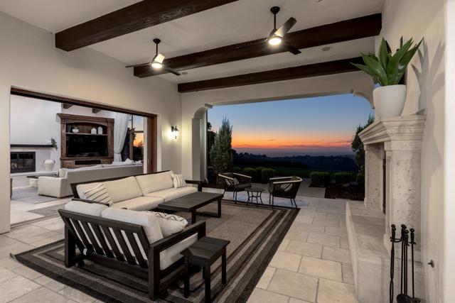 Detail Gallery Image 3 of 31 For 8136 Entrada De Luz, San Diego,  CA 92127 - 5 Beds | 5/2 Baths