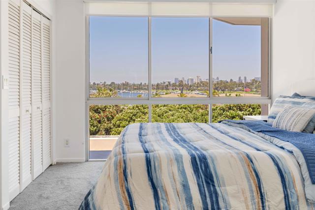 1820 Avenida Del Mundo, Coronado CA: https://media.crmls.org/mediaz/e6baf321-0eac-4267-a03b-640eda79bbe5.jpg