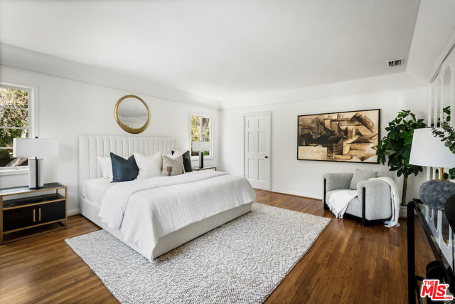5700 Spring Oak Drive, Los Angeles CA: https://media.crmls.org/mediaz/e6bbe253-7a24-4590-850f-dc90d577cc5a.jpg