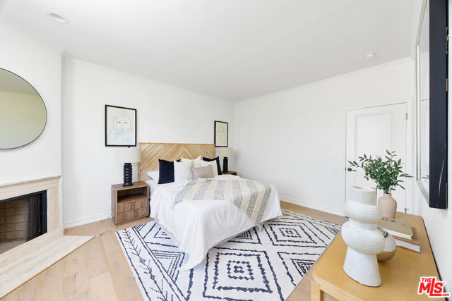713 9th Street, Santa Monica CA: https://media.crmls.org/mediaz/e6bd17cc-42c7-4ca8-bf72-e48b9fff4682.jpg