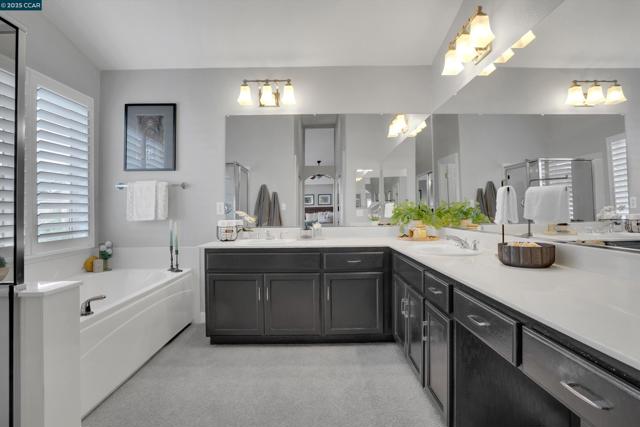 1109 Brittany Hills Ct, Martinez CA: https://media.crmls.org/mediaz/e6bddc4c-80fe-45bb-a276-b46a6da2a0c6.jpg