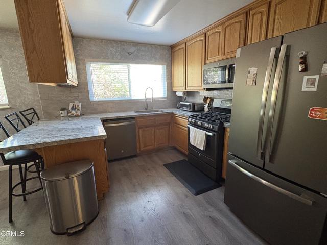 Detail Gallery Image 2 of 15 For 554 W Avenue J-11, Lancaster,  CA 93534 - 4 Beds | 3 Baths