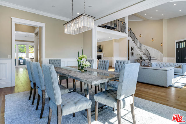 19633 Wells Drive, Tarzana CA: https://media.crmls.org/mediaz/e6be4b81-1004-4edc-a542-0b672d942051.jpg
