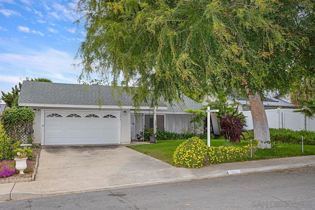 13612 El Mar Ave, Poway CA: https://media.crmls.org/mediaz/e6be4c2a-9de0-46b4-959b-41b66e7166d8.jpg